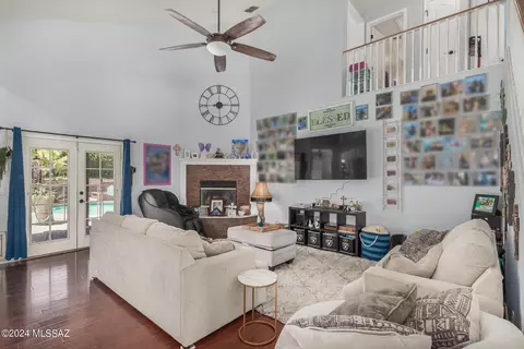 Living - 10146 E Axe Handle Ct, Tucson, AZ 85748 photo 2 of 4