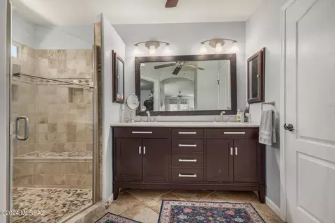 Bath - 10146 E Axe Handle Ct, Tucson, AZ 85748 photo 2 of 3