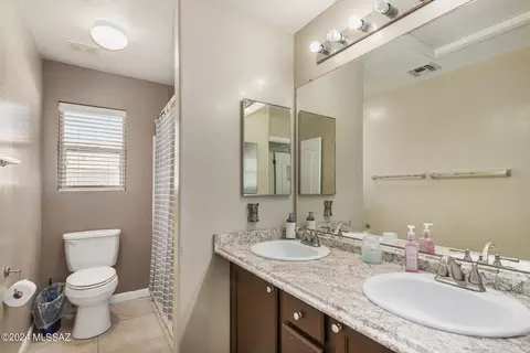 Bath - 10146 E Axe Handle Ct, Tucson, AZ 85748 photo 3 of 3