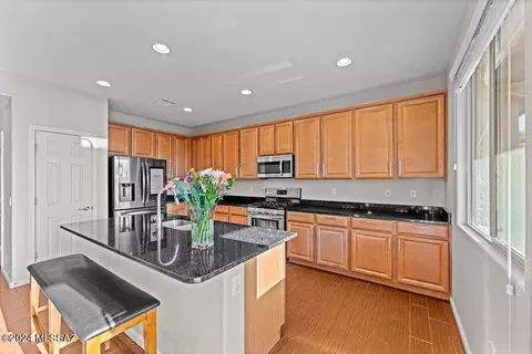 Kitchen - 11311 E Squash Blossom Loop, Tucson, AZ 85747 photo 2 of 5