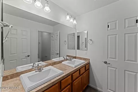 Bath - 11311 E Squash Blossom Loop, Tucson, AZ 85747 photo 2 of 5