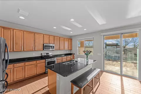 Kitchen - 11311 E Squash Blossom Loop, Tucson, AZ 85747 photo 5 of 5