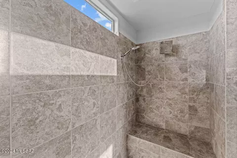 Bath - 11311 E Squash Blossom Loop, Tucson, AZ 85747 photo 5 of 5