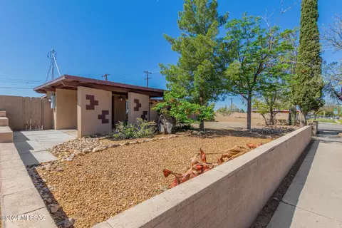 Exterior - 6702 E David Dr, Tucson, AZ 85730 photo 2 of 9