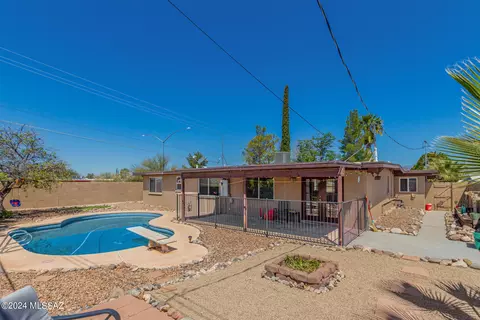 Exterior - 6702 E David Dr, Tucson, AZ 85730 photo 8 of 9