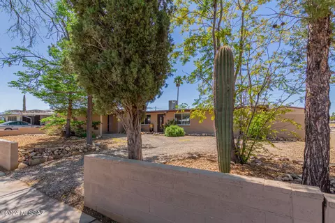 Exterior - 6702 E David Dr, Tucson, AZ 85730 photo 4 of 9