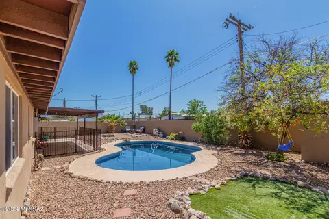 Exterior - 6702 E David Dr, Tucson, AZ 85730 photo 6 of 9