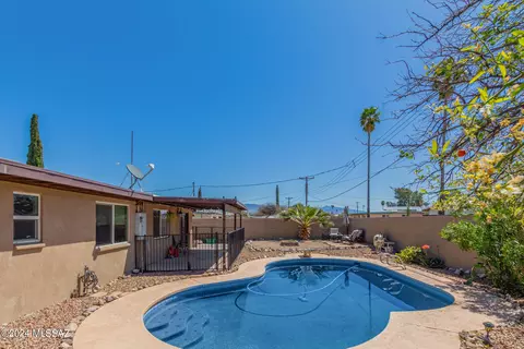 Exterior - 6702 E David Dr, Tucson, AZ 85730 photo 7 of 9