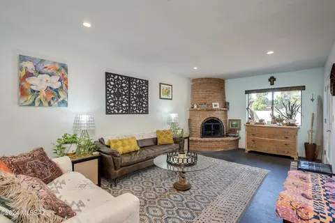 9455 E Shiloh St, Tucson, AZ 85710