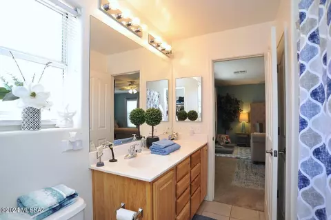 Bath - 4826 E Canary Grass Dr, Tucson, AZ 85756 photo 2 of 3