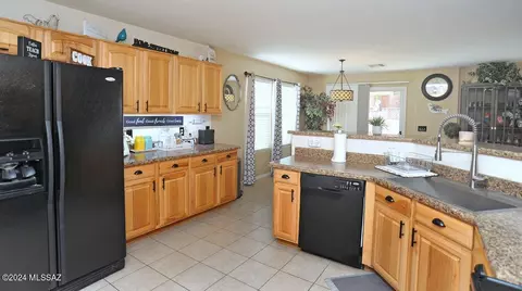 Kitchen - 4826 E Canary Grass Dr, Tucson, AZ 85756 photo 3 of 3