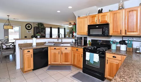 Kitchen - 4826 E Canary Grass Dr, Tucson, AZ 85756 photo 2 of 3