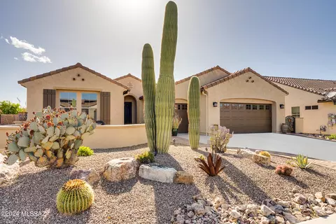 2140 E Madera Plateau Dr, Green Valley, AZ 85614
