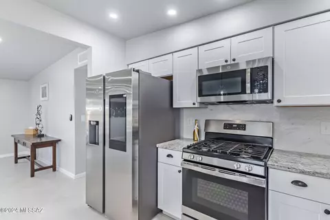 Kitchen - 8610 E Ruby Dr, Tucson, AZ 85730 photo 4 of 5