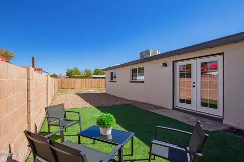 Exterior - 8610 E Ruby Dr, Tucson, AZ 85730 photo 1 of 11