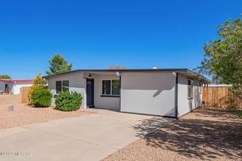 Exterior - 8610 E Ruby Dr, Tucson, AZ 85730 photo 6 of 11