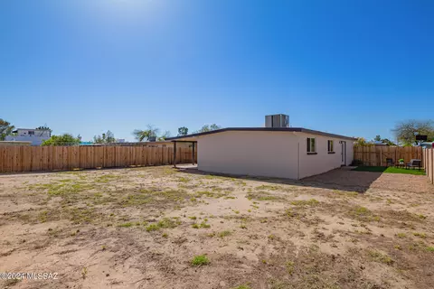 Exterior - 8610 E Ruby Dr, Tucson, AZ 85730 photo 10 of 11