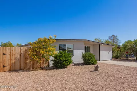 Exterior - 8610 E Ruby Dr, Tucson, AZ 85730 photo 5 of 11