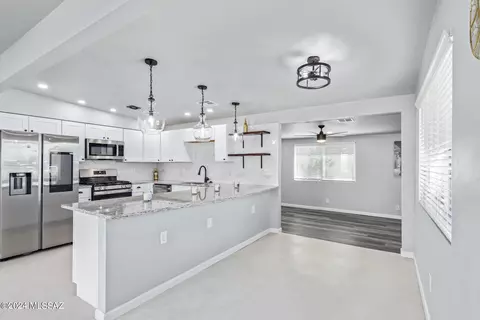 8610 E Ruby Dr, Tucson, AZ 85730