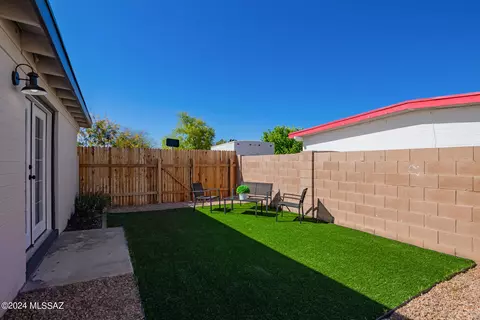 Exterior - 8610 E Ruby Dr, Tucson, AZ 85730 photo 9 of 11