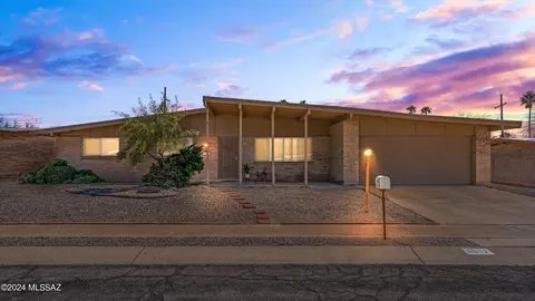 8812 E Shiloh Pl, Tucson, AZ 85710
