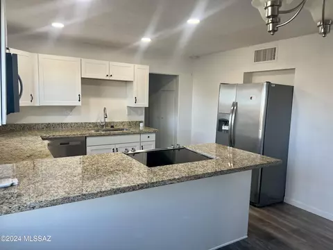 Kitchen - 454 S Biddle Ave, Willcox, AZ 85643 photo 1 of 7