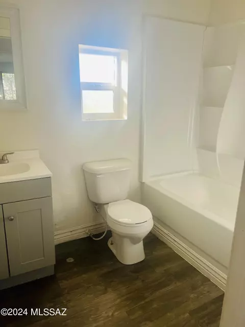 Bath - 454 S Biddle Ave, Willcox, AZ 85643 photo 4 of 4