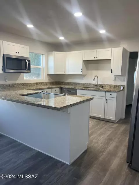 Kitchen - 454 S Biddle Ave, Willcox, AZ 85643 photo 6 of 7