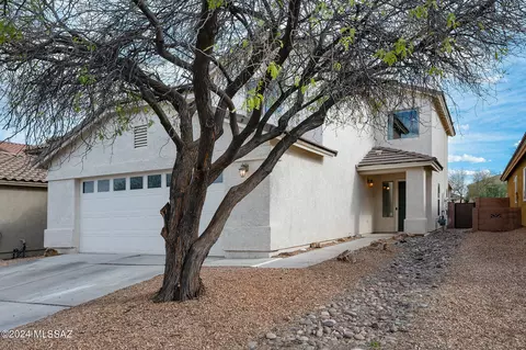 511 W Amber Hawk Ct, Green Valley, AZ 85614