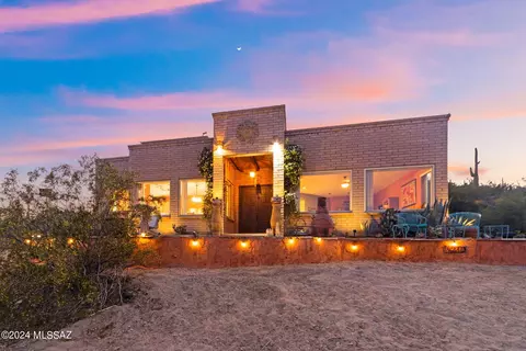 4210 W Mossman Rd, Tucson, AZ 85746