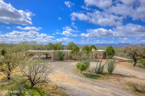 1601 W Caspian Dr, Tucson, AZ 85704