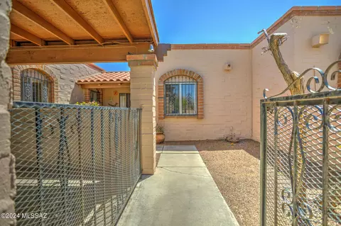 4218 E Presidio Rd, Tucson, AZ 85712
