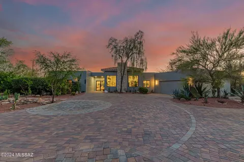 1015 W San Nicolas Cir, Tucson, AZ 85704