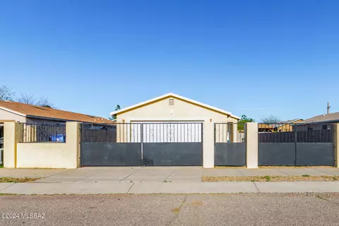 5371 S Fairland Park Ln, Tucson, AZ 85706