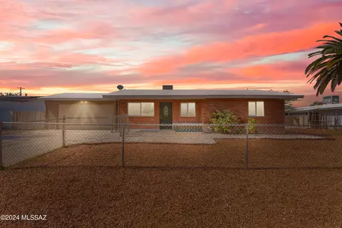 2348 E Warwick Vis, Tucson, AZ 85713