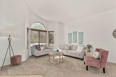 Living - 979 S Grantham Dr, Vail, AZ 85641 photo 1 of 7