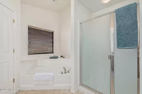 Bath - 979 S Grantham Dr, Vail, AZ 85641 photo 2 of 5