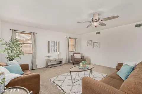 Living - 979 S Grantham Dr, Vail, AZ 85641 photo 5 of 7