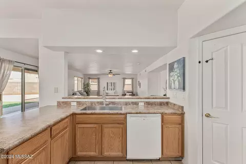 Kitchen - 979 S Grantham Dr, Vail, AZ 85641 photo 4 of 5