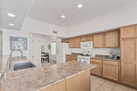 Kitchen - 979 S Grantham Dr, Vail, AZ 85641 photo 3 of 5