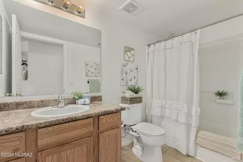 Bath - 979 S Grantham Dr, Vail, AZ 85641 photo 1 of 5