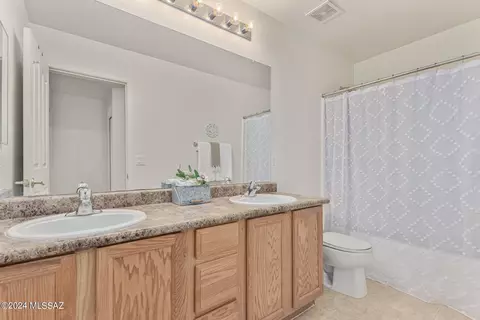 Bath - 979 S Grantham Dr, Vail, AZ 85641 photo 5 of 5