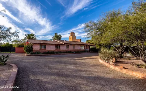 190 S Randolph Way, Tucson, AZ 85716