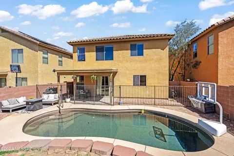 Exterior - 4046 E Agate Knoll Dr, Tucson, AZ 85756 photo 4 of 7