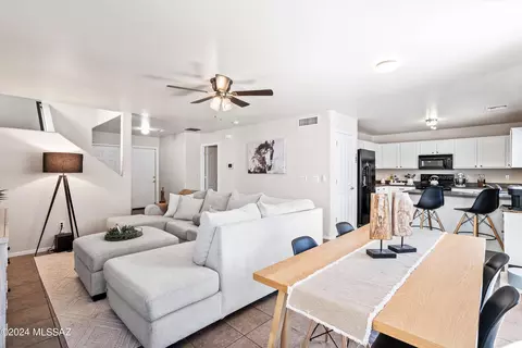 Living - 4046 E Agate Knoll Dr, Tucson, AZ 85756 photo 2 of 6