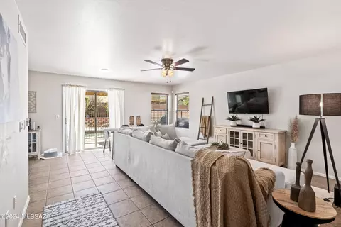 Bedroom - 4046 E Agate Knoll Dr, Tucson, AZ 85756 photo 1 of 8