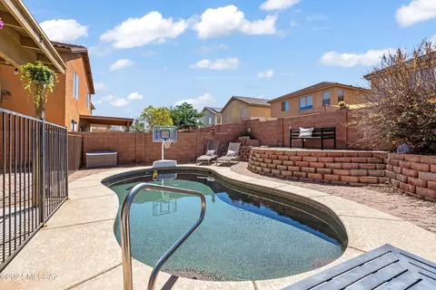 Exterior - 4046 E Agate Knoll Dr, Tucson, AZ 85756 photo 5 of 7
