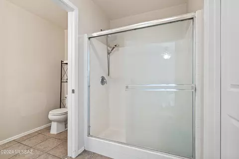 Bath - 4046 E Agate Knoll Dr, Tucson, AZ 85756 photo 2 of 4