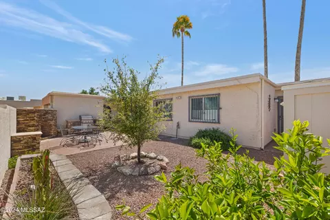 3267 N Little Horse Dr, Tucson, AZ 85712