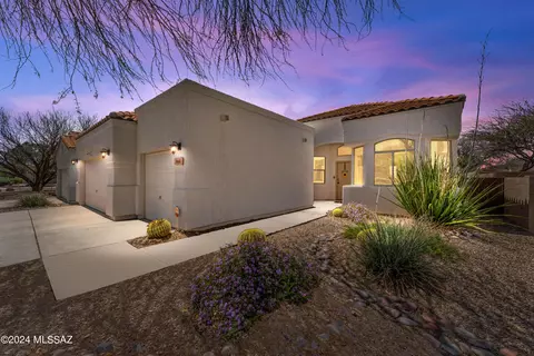 8444 S Camino Sierra Rincon, Tucson, AZ 85747